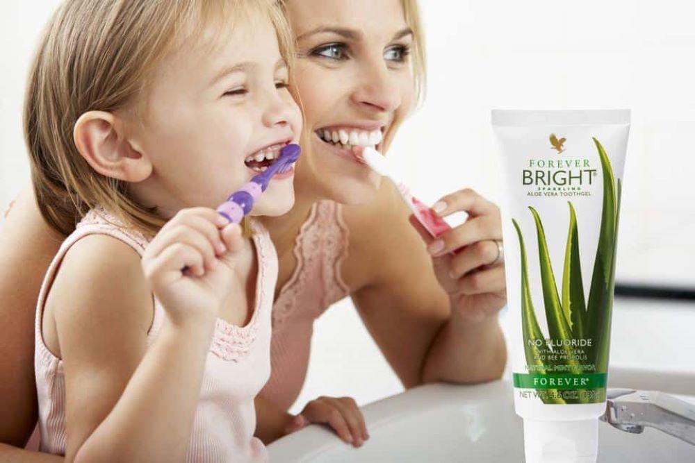 Le dentifrice Bright est léger et à la chlorophylle. Il permet de garder une haleine fraîche, sans sensation d'irritation. Il soulage les petits maux de  bouche : aphtes, gencives fragiles, plaies dû aux appareils dentaires