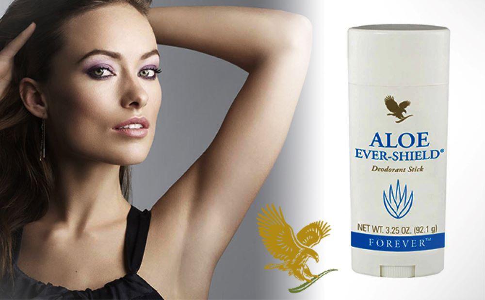 Le Stick Déodorant Aloès empêche le développement des odeurs corporelles indésirables tout en protégeant la peau de la déshydratation.