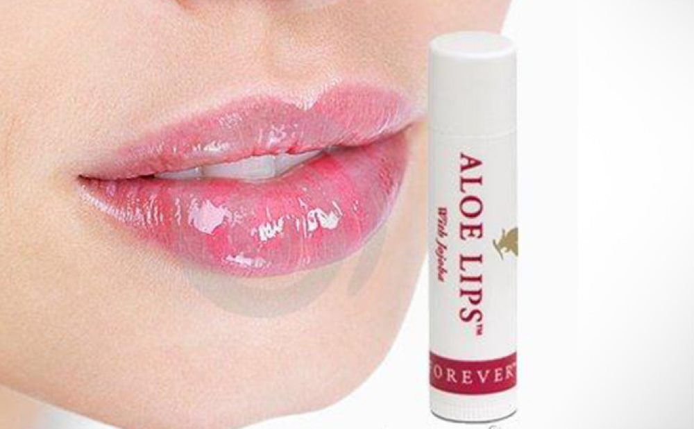 Le Baume maintient un taux d'humidité cutanée optimal pour assurer la souplesse et la douceur des lèvres.